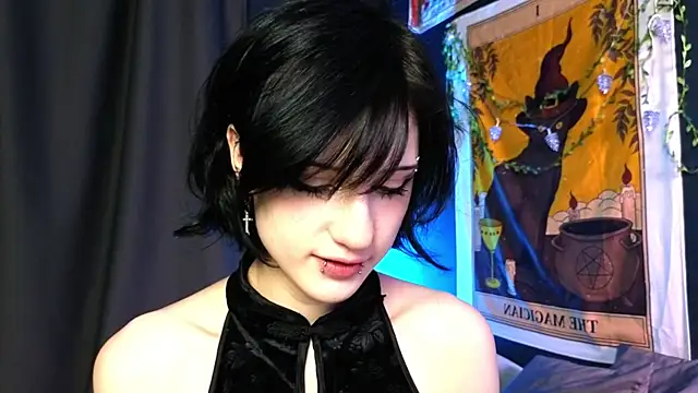 Snapshot of dark_vamp_ chatting on 12.19.24 dark vamp online show from 12.19.24