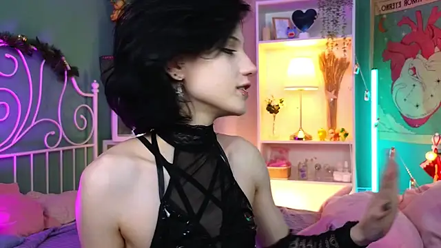 Snapshot of dark_vamp_ chatting on 12.20.24 dark vamp online show from 12.20.24