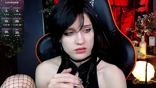 Snapshot of dark_vamp_ chatting on 12.21.24 dark vamp online show from 12.21.24