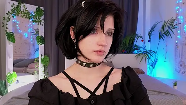 Snapshot of dark_vamp_ chatting on 01.02.25 dark vamp online show from 01.02.25