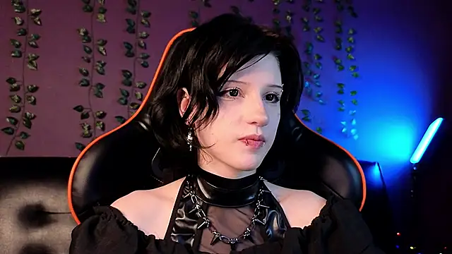 Snapshot of dark_vamp_ chatting on 01.18.25 dark vamp online show from 01.18.25