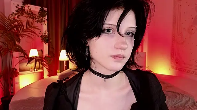 Snapshot of dark_vamp_ chatting on 02.06.25 dark vamp online show from 02.06.25