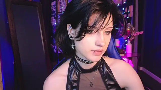 Snapshot of dark_vamp_ chatting on 02.10.25 dark vamp online show from 02.10.25