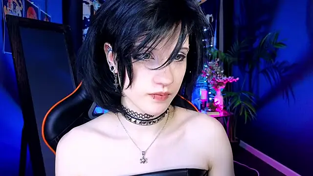 Snapshot of dark_vamp_ chatting on 02.15.25 dark vamp online show from 02.15.25