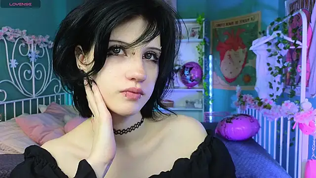 Snapshot of dark_vamp_ chatting on 02.20.25 dark vamp online show from 02.20.25
