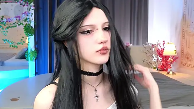 Snapshot of dark_vamp_ chatting on 03.04.25 dark vamp online show from 03.04.25