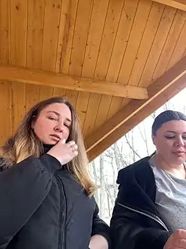 Snapshot of Joannakiss chatting on 03.04.25 Joannakiss online show from 03.04.25