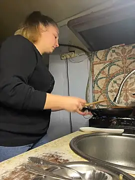 Snapshot of Joannakiss chatting on 03.11.25 Joannakiss online show from 03.11.25