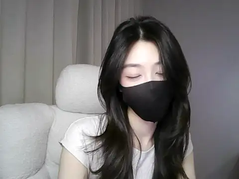 Snapshot of xiaxia-baby_ chatting on 11.26.25 xiaxia-baby online show from 11.26.25