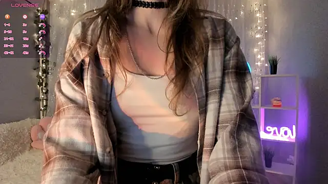 Snapshot of AraCopple chatting on 12.06.24 AraCopple online show from 12.06.24