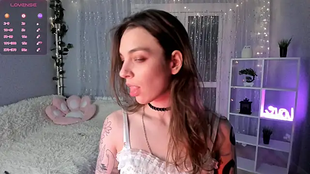 Snapshot of AraCopple chatting on 12.16.24 AraCopple online show from 12.16.24