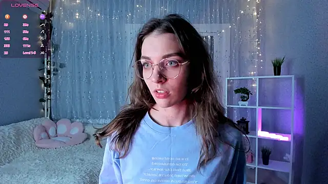 Snapshot of AraCopple chatting on 12.21.24 AraCopple online show from 12.21.24