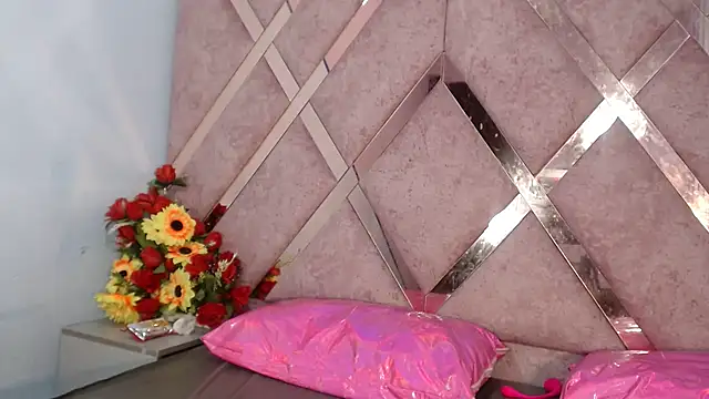 Lucy White   online show from 01.06.25