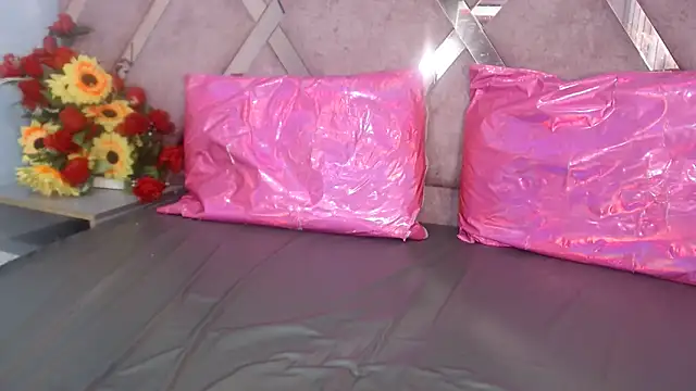 Lucy White   online show from 01.16.25