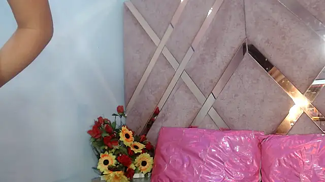 Lucy White   online show from 01.22.25