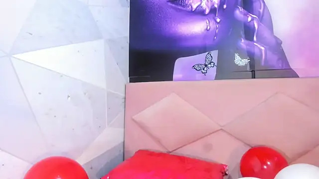 Lucy White   online show from 02.13.25