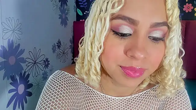 Lucy White   online show from 10.06.25