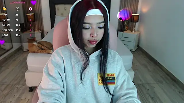 pettit courtny online show from 01.08.25