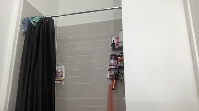 Snapshot of AveryJ99 chatting on 02.11.25 AveryJ99 online show from 02.11.25