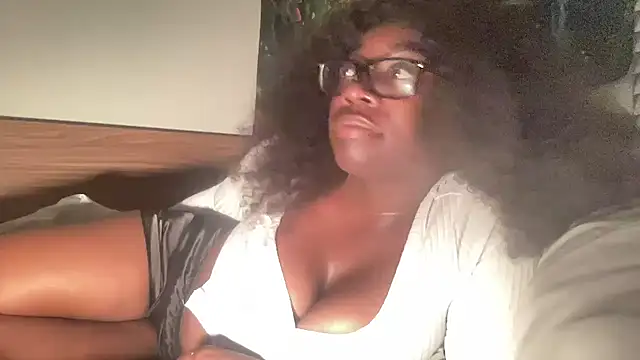 Snapshot of AveryJ99 chatting on 03.22.25 AveryJ99 online show from 03.22.25