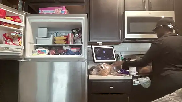 Snapshot of AveryJ99 chatting on 04.11.26 AveryJ99 online show from 04.11.26