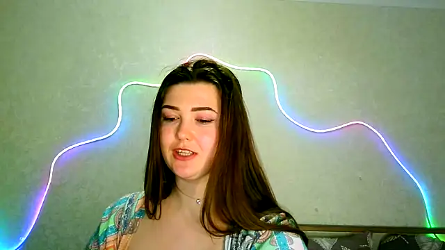 Snapshot of SeductiveTati chatting on 12.20.25 SeductiveTati online show from 12.20.25