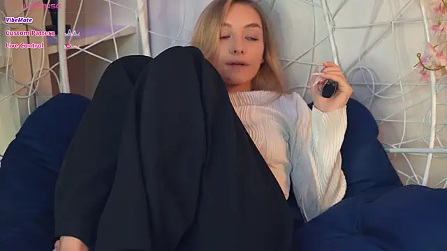 Snapshot of FlairCunard chatting on 12.01.24 FlairCunard online show from 12.01.24