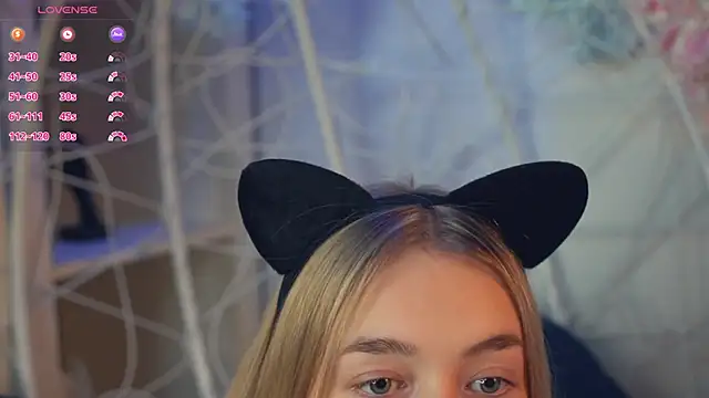 Snapshot of FlairCunard chatting on 12.14.24 FlairCunard online show from 12.14.24