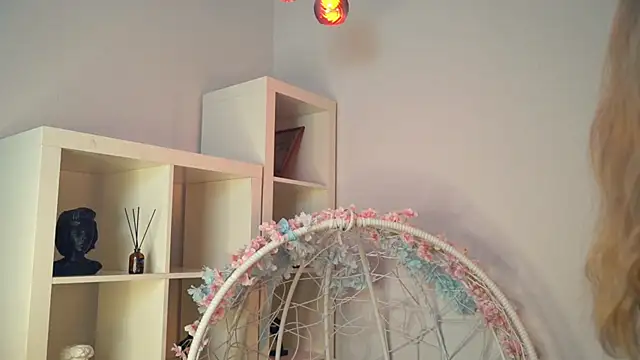 Snapshot of FlairCunard chatting on 12.19.24 FlairCunard online show from 12.19.24