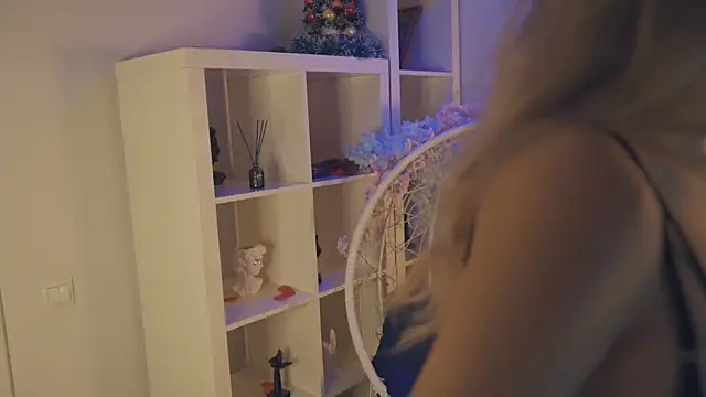 Snapshot of FlairCunard chatting on 01.06.25 FlairCunard online show from 01.06.25