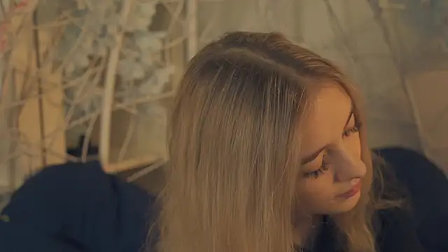 Snapshot of FlairCunard chatting on 01.11.25 FlairCunard online show from 01.11.25