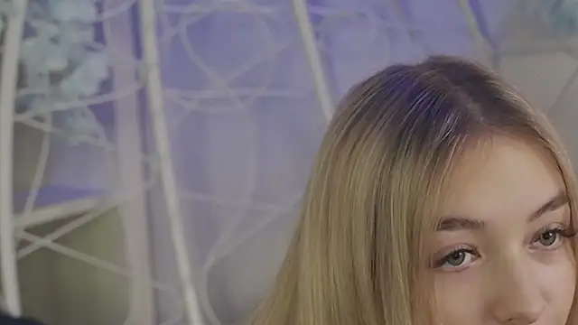 Snapshot of FlairCunard chatting on 01.11.25 FlairCunard online show from 01.11.25