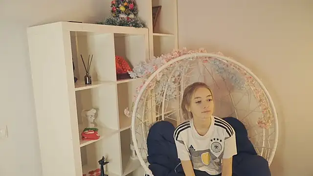 Snapshot of FlairCunard chatting on 01.13.25 FlairCunard online show from 01.13.25