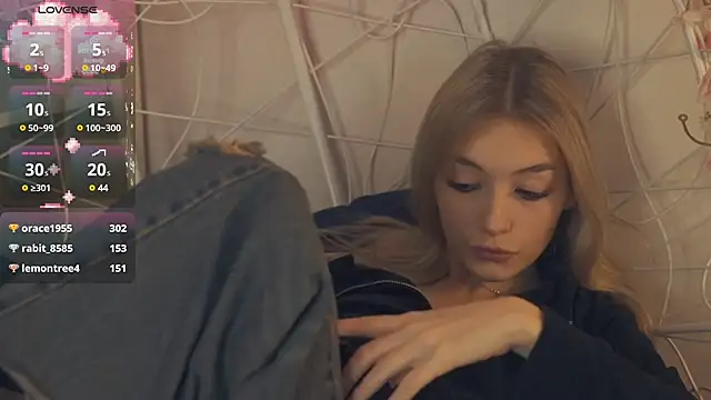 Snapshot of FlairCunard chatting on 01.16.25 FlairCunard online show from 01.16.25