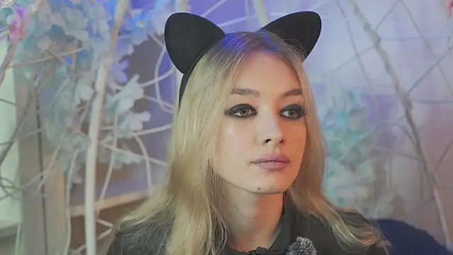 Snapshot of FlairCunard chatting on 02.07.25 FlairCunard online show from 02.07.25