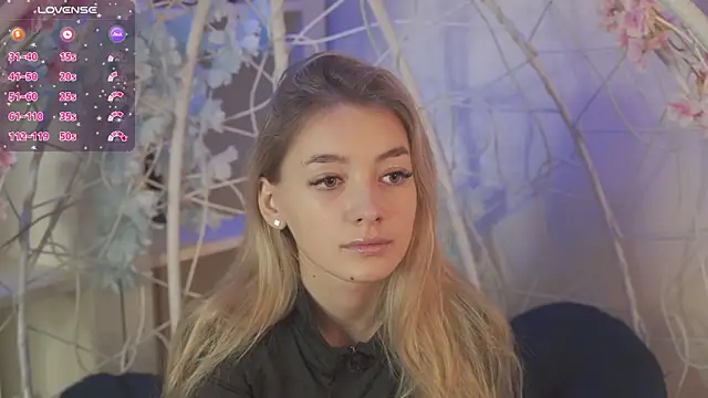 Snapshot of FlairCunard chatting on 02.11.25 FlairCunard online show from 02.11.25