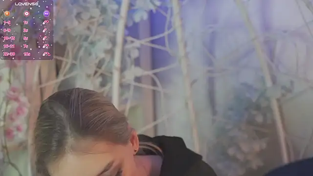 Snapshot of FlairCunard chatting on 02.13.25 FlairCunard online show from 02.13.25