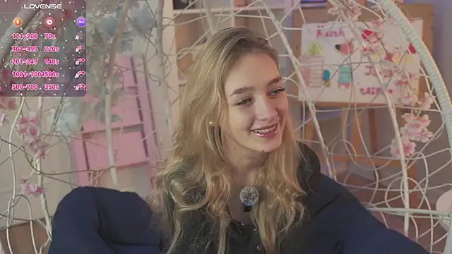 Snapshot of FlairCunard chatting on 02.18.25 FlairCunard online show from 02.18.25