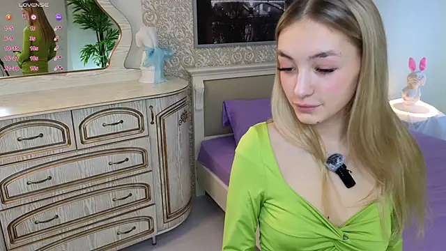 Snapshot of FlairCunard chatting on 02.24.25 FlairCunard online show from 02.24.25