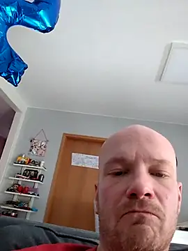 Snapshot of ChV83 chatting on 02.19.25 ChV83 online show from 02.19.25