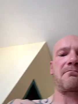 Snapshot of ChV83 chatting on 09.22.25 ChV83 online show from 09.22.25