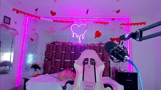 KylieVictoria online show from 02.19.25