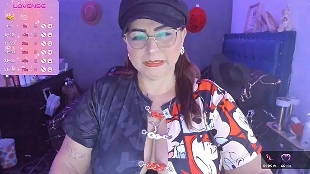 Snapshot of Ivonnee__ chatting on 01.08.25 Ivonnee online show from 01.08.25