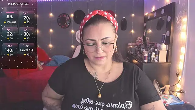 Snapshot of Ivonnee__ chatting on 02.26.25 Ivonnee online show from 02.26.25