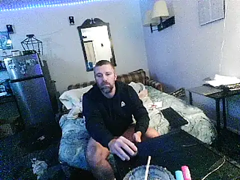 Snapshot of Cooperstone chatting on 12.07.24 Cooperstone online show from 12.07.24