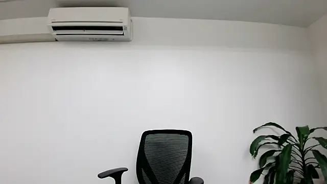 Snapshot of TakuryuJPN chatting on 12.08.24 TakuryuJPN online show from 12.08.24