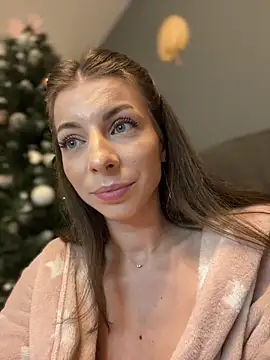 Mia Ethan online show from 01.08.25