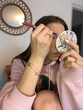 Mia Ethan online show from 10.15.25