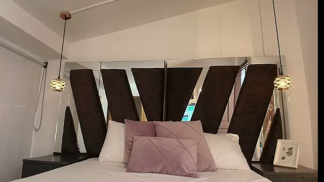 Snapshot of Milkdulce1 chatting on 09.29.25 Milkdulce1 online show from 09.29.25