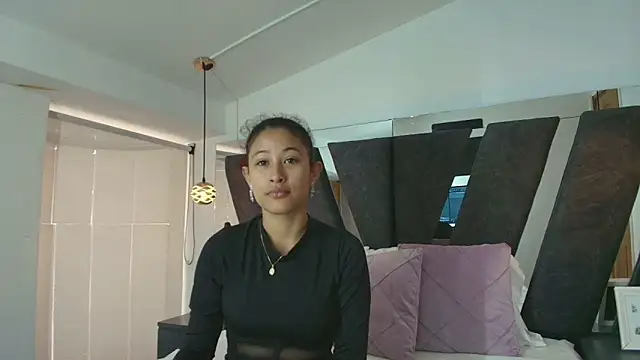 Snapshot of Milkdulce1 chatting on 11.24.25 Milkdulce1 online show from 11.24.25